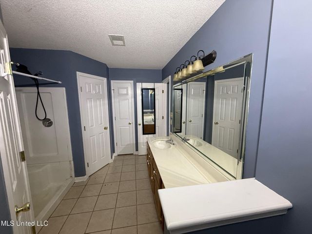 7582 E Fox Hunt Drive, Olive Branch, MS 38654