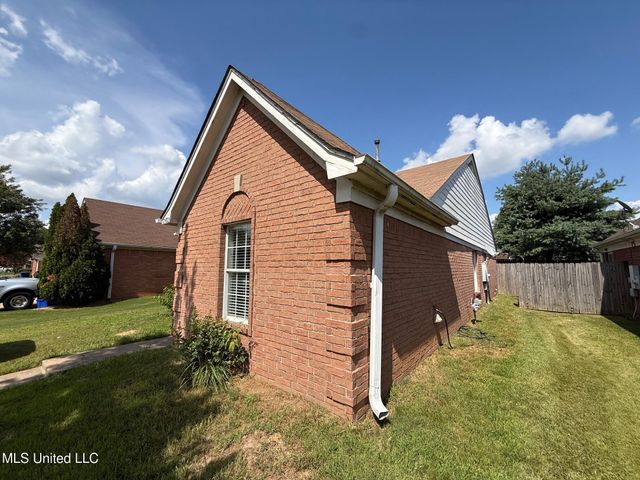 7582 E Fox Hunt Drive, Olive Branch, MS 38654