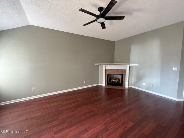 7582 E Fox Hunt Drive, Olive Branch, MS 38654