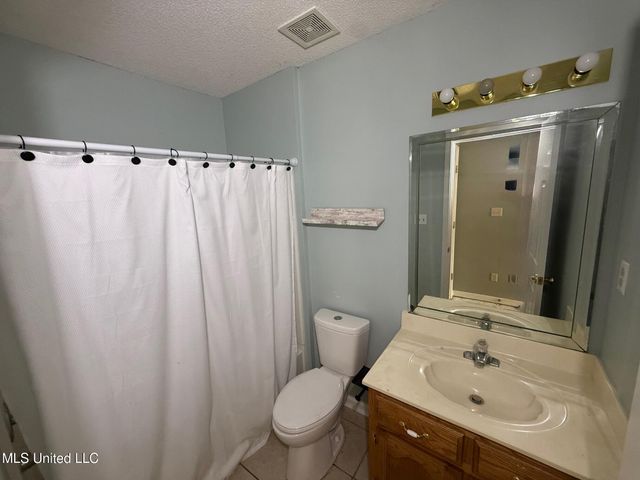 7582 E Fox Hunt Drive, Olive Branch, MS 38654