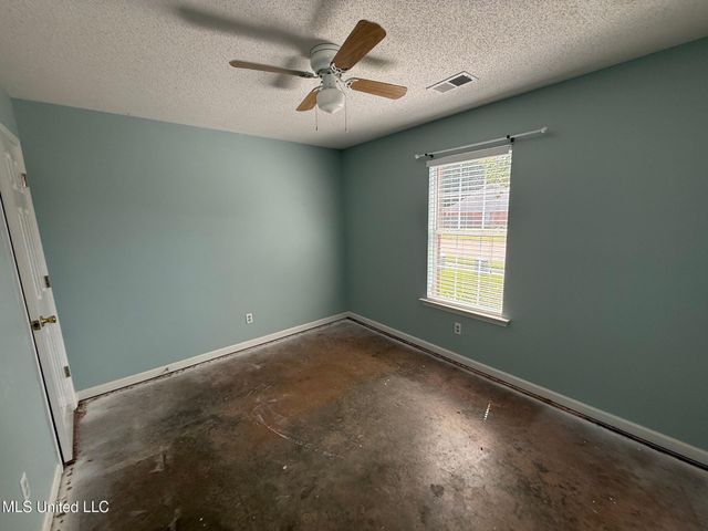 7582 E Fox Hunt Drive, Olive Branch, MS 38654