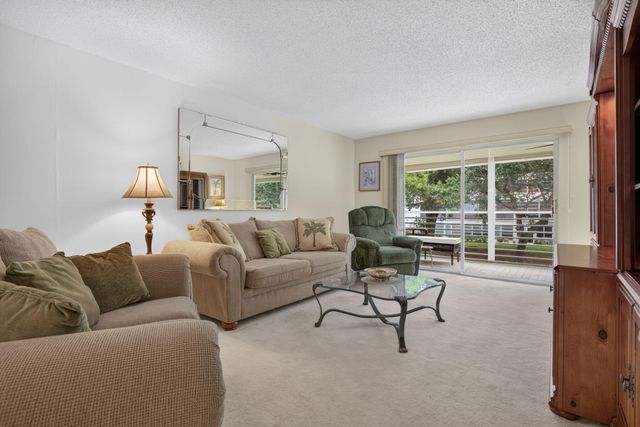 2201 Lucaya Bend M2, Coconut Creek, FL 33066
