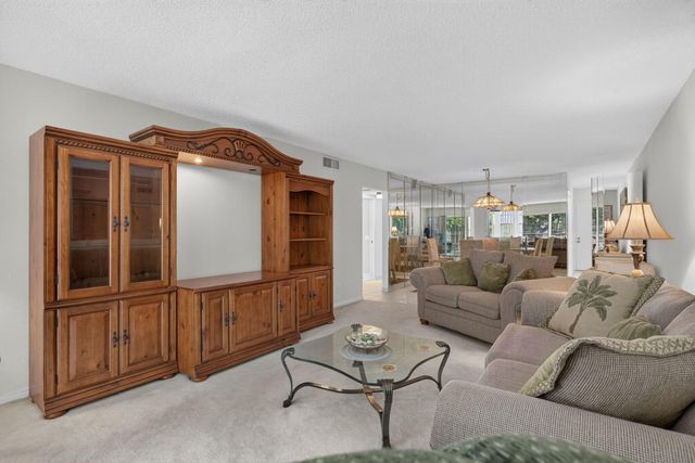 2201 Lucaya Bend M2, Coconut Creek, FL 33066