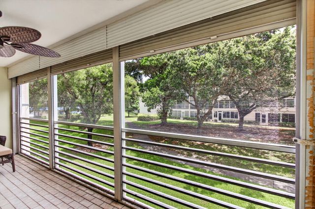 2201 Lucaya Bend M2, Coconut Creek, FL 33066