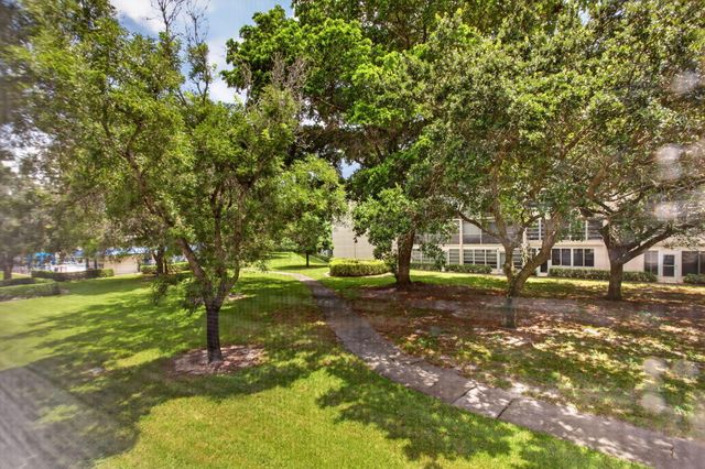 2201 Lucaya Bend M2, Coconut Creek, FL 33066