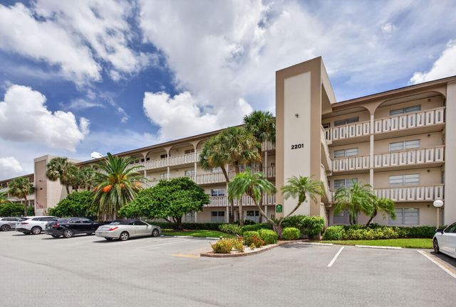 2201 Lucaya Bend M2, Coconut Creek, FL 33066
