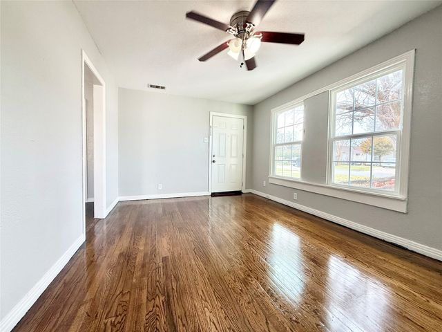 4813 Sandage Avenue, Fort Worth, TX 76115