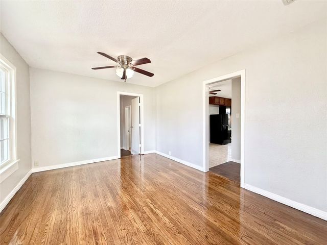 4813 Sandage Avenue, Fort Worth, TX 76115