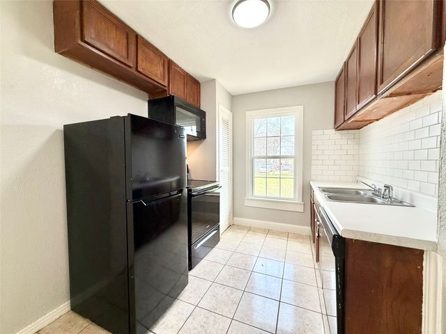 4813 Sandage Avenue, Fort Worth, TX 76115