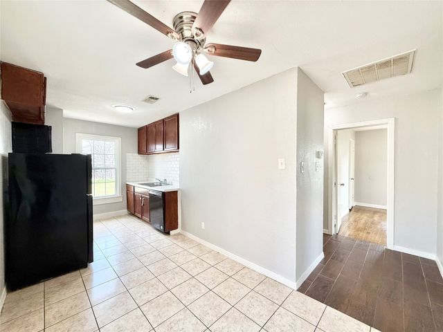 4813 Sandage Avenue, Fort Worth, TX 76115