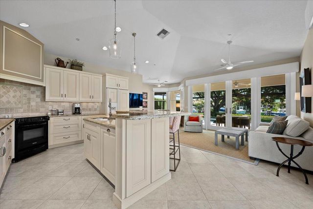 16842 Bay Street, Jupiter, FL 33477