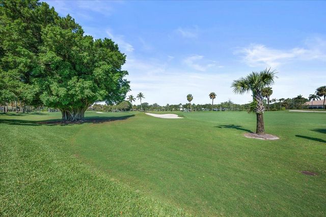 16842 Bay Street, Jupiter, FL 33477