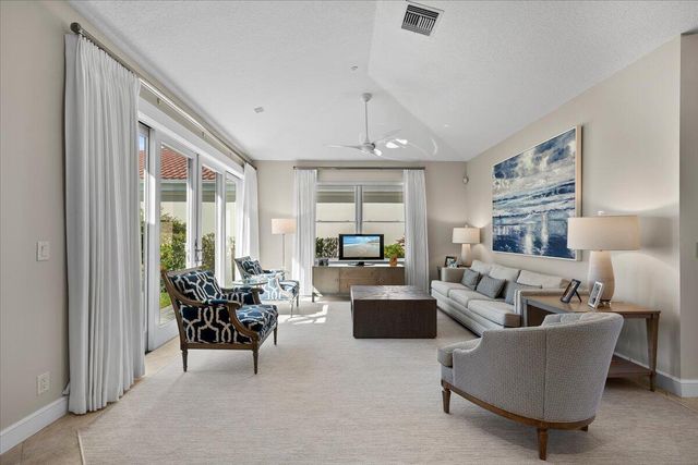 16842 Bay Street, Jupiter, FL 33477