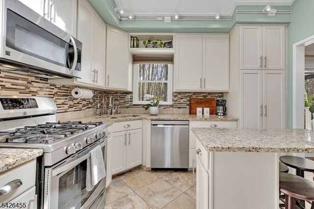 242 Amherst Ave, Woodbridge Twp., NJ 07067