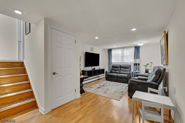 242 Amherst Ave, Woodbridge Twp., NJ 07067