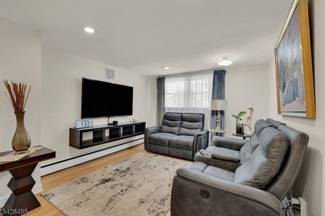 242 Amherst Ave, Woodbridge Twp., NJ 07067