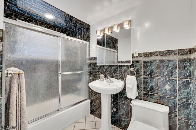 242 Amherst Ave, Woodbridge Twp., NJ 07067