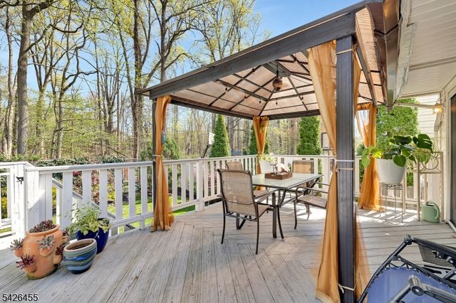 242 Amherst Ave, Woodbridge Twp., NJ 07067