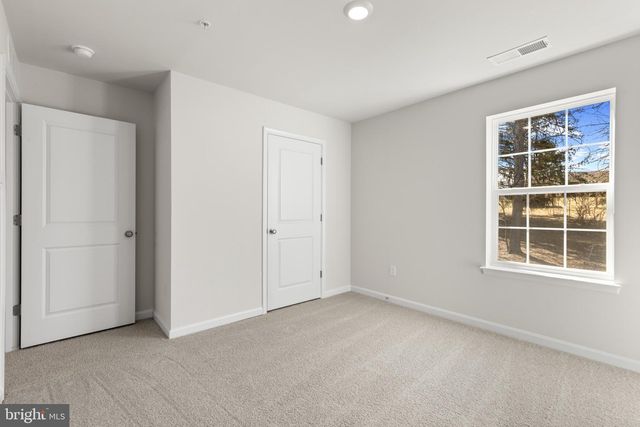 402 BUCKEYE DR, Shenandoah Junction, WV 25442