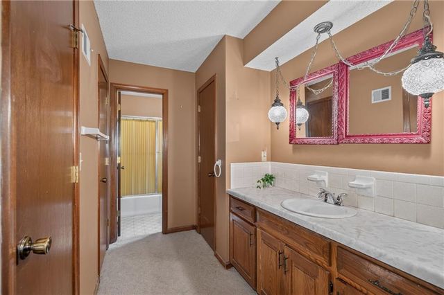 24345 W 71st Street, Shawnee, KS 66227