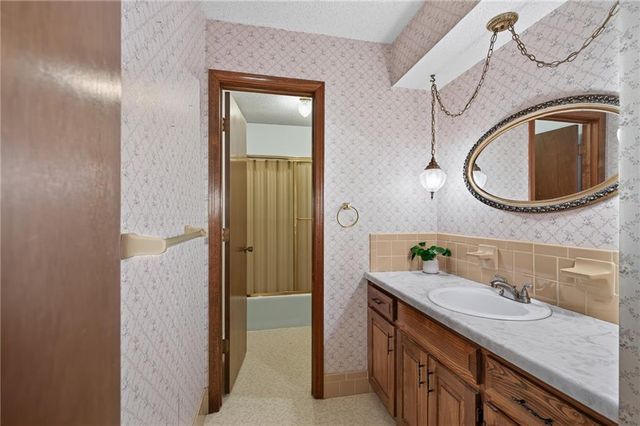 24345 W 71st Street, Shawnee, KS 66227