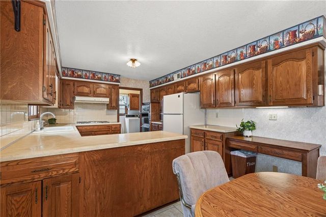 24345 W 71st Street, Shawnee, KS 66227