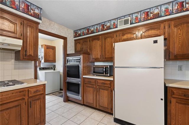 24345 W 71st Street, Shawnee, KS 66227