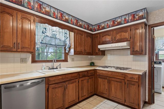 24345 W 71st Street, Shawnee, KS 66227