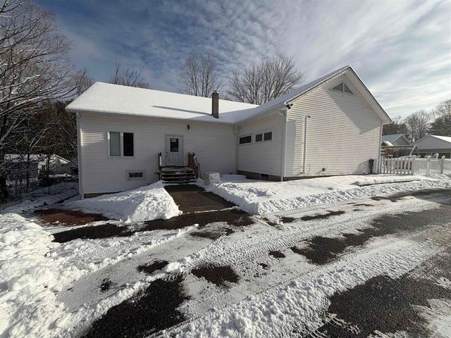 92 West Main Street, Hyde Park, VT 05655