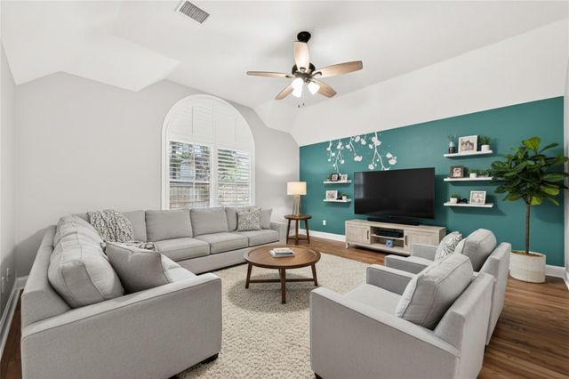 34 Nila Grove Court, Conroe, TX 77385