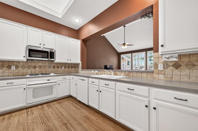 34 Nila Grove Court, Conroe, TX 77385