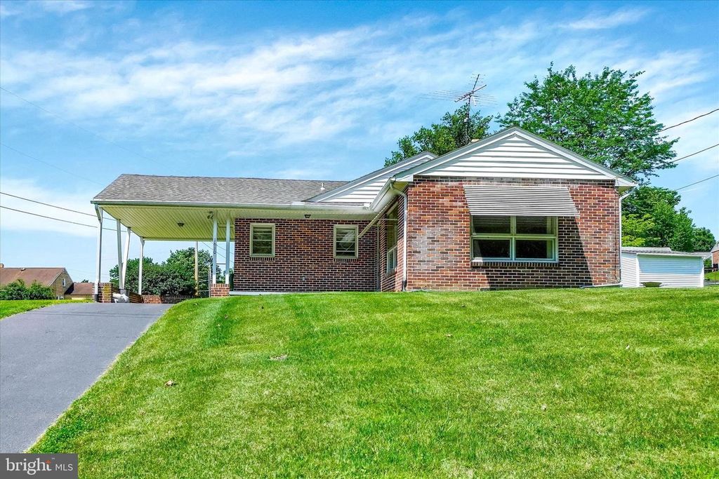Image 1 of property listing at 1610 N EAST ST, York, PA 17406