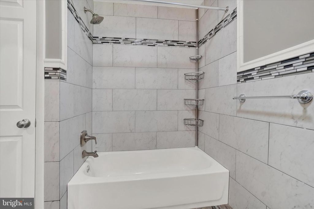 Image 14 of property listing at 1610 N EAST ST, York, PA 17406