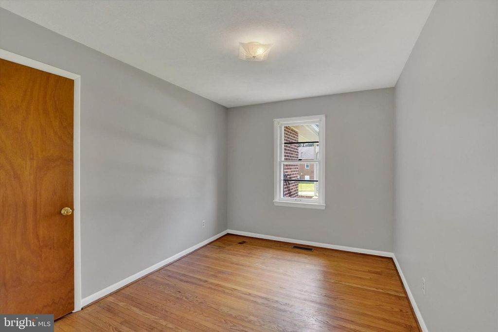 Image 15 of property listing at 1610 N EAST ST, York, PA 17406