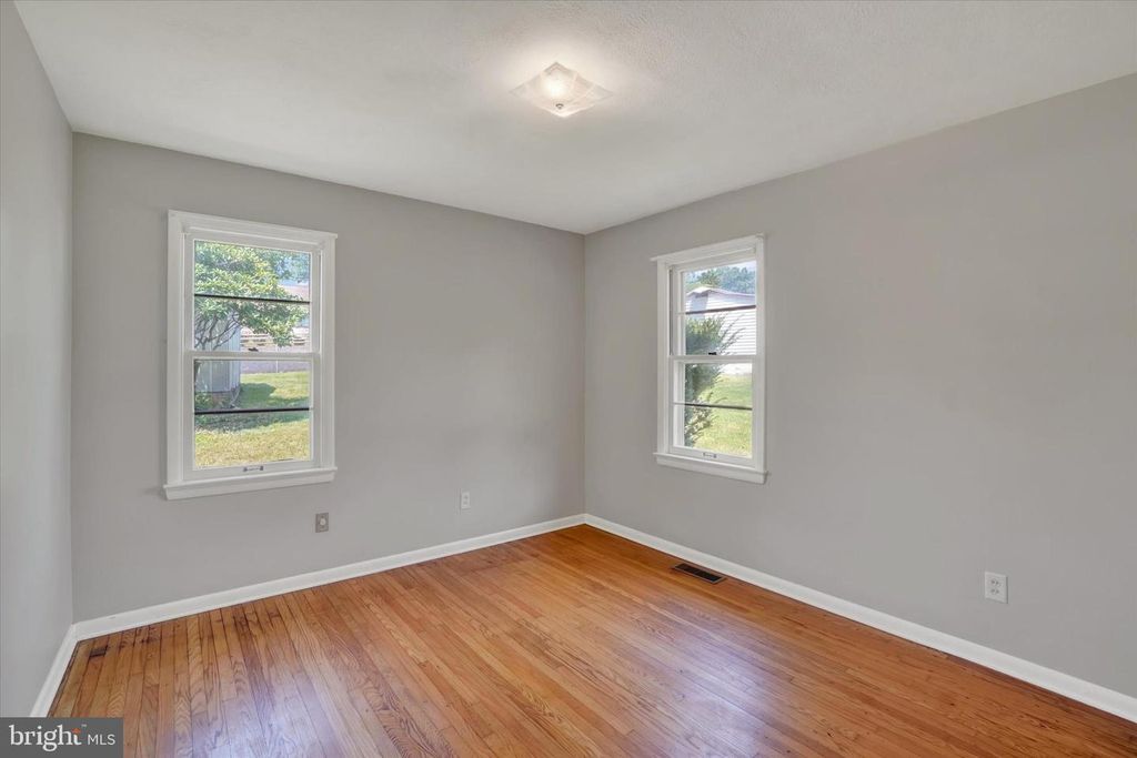 Image 16 of property listing at 1610 N EAST ST, York, PA 17406