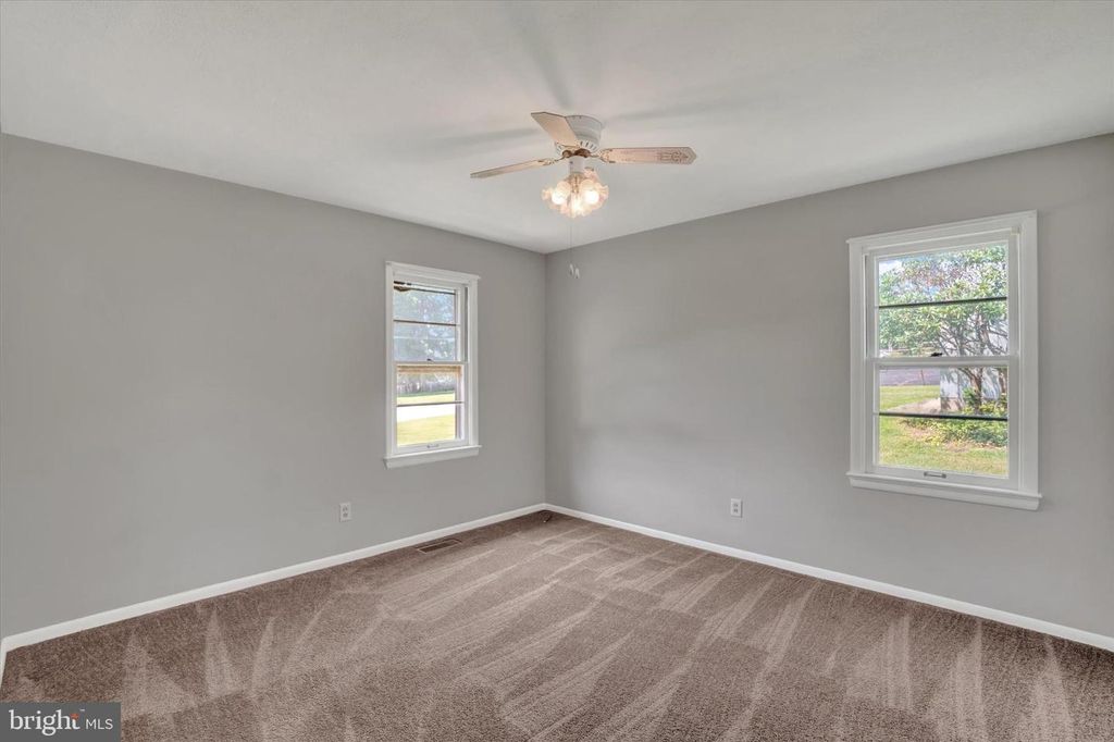 Image 18 of property listing at 1610 N EAST ST, York, PA 17406