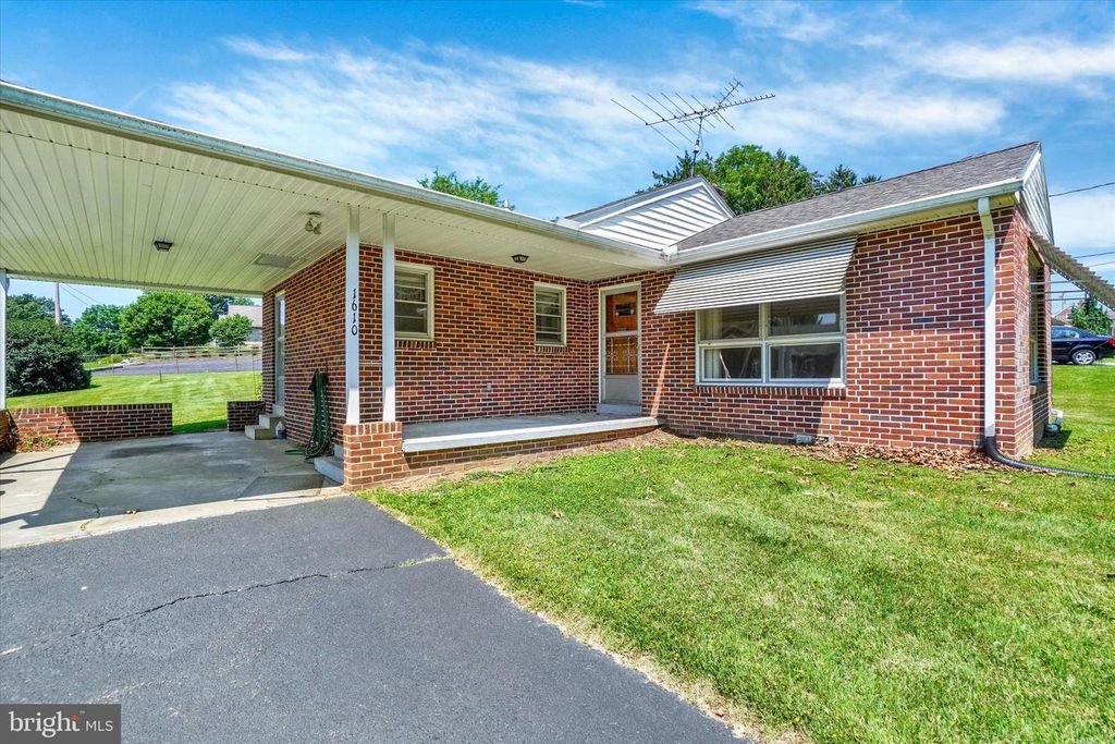 Image 2 of property listing at 1610 N EAST ST, York, PA 17406