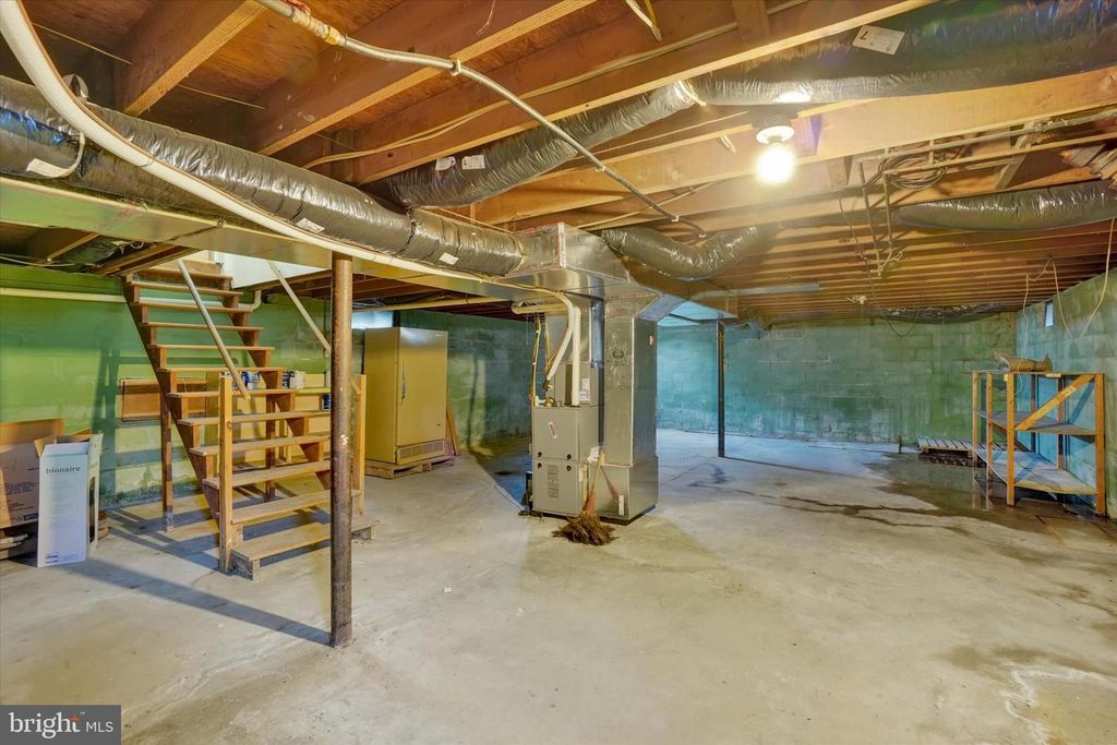 Image 20 of property listing at 1610 N EAST ST, York, PA 17406