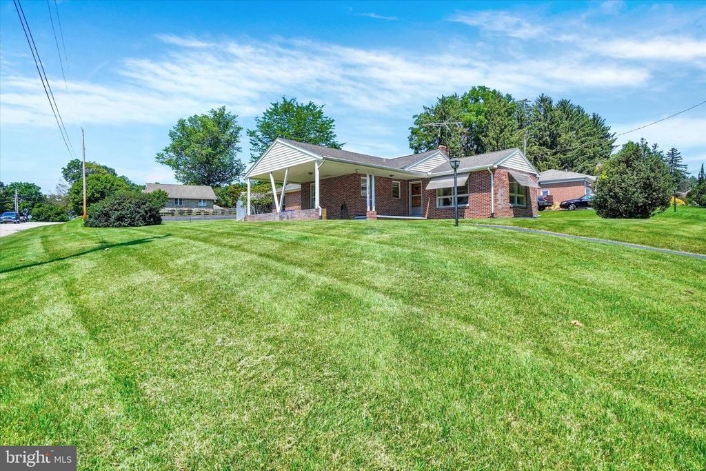 Image 24 of property listing at 1610 N EAST ST, York, PA 17406