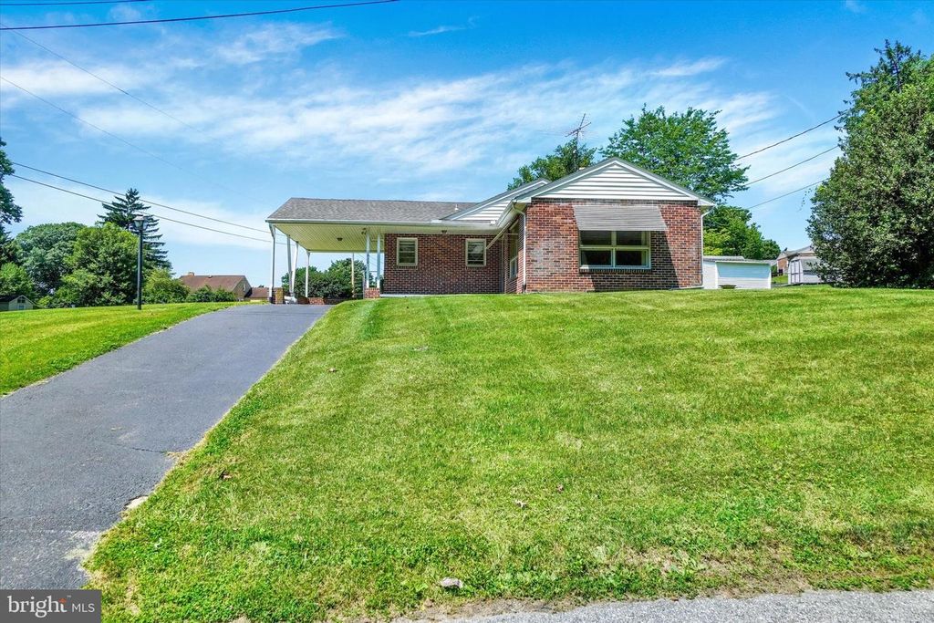 Image 25 of property listing at 1610 N EAST ST, York, PA 17406