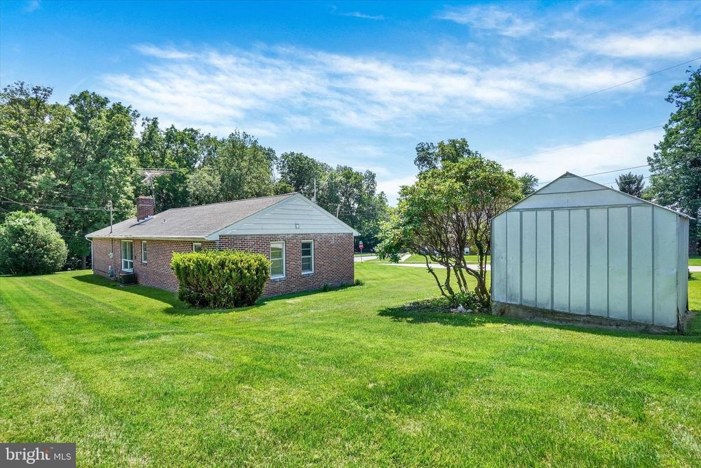 Image 28 of property listing at 1610 N EAST ST, York, PA 17406