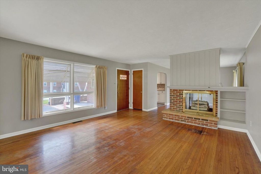 Image 3 of property listing at 1610 N EAST ST, York, PA 17406