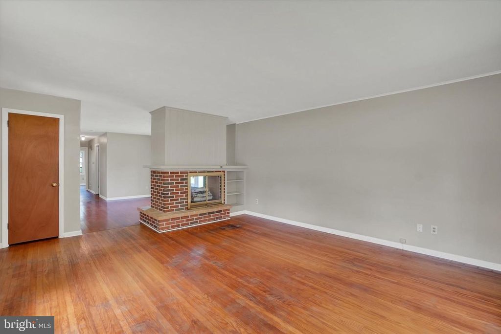 Image 4 of property listing at 1610 N EAST ST, York, PA 17406