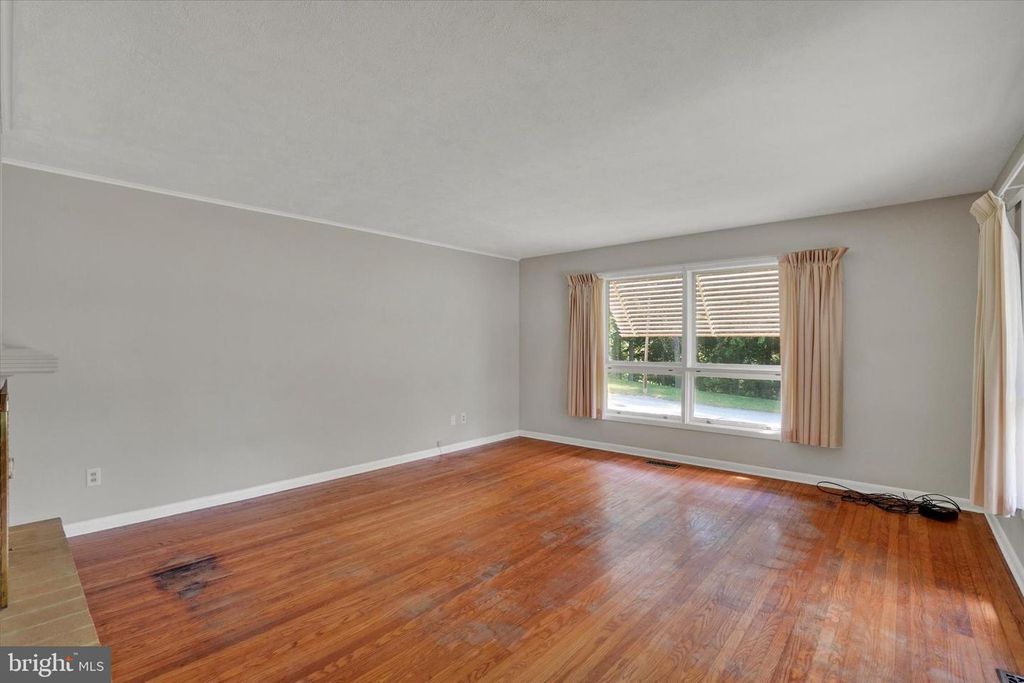 Image 5 of property listing at 1610 N EAST ST, York, PA 17406
