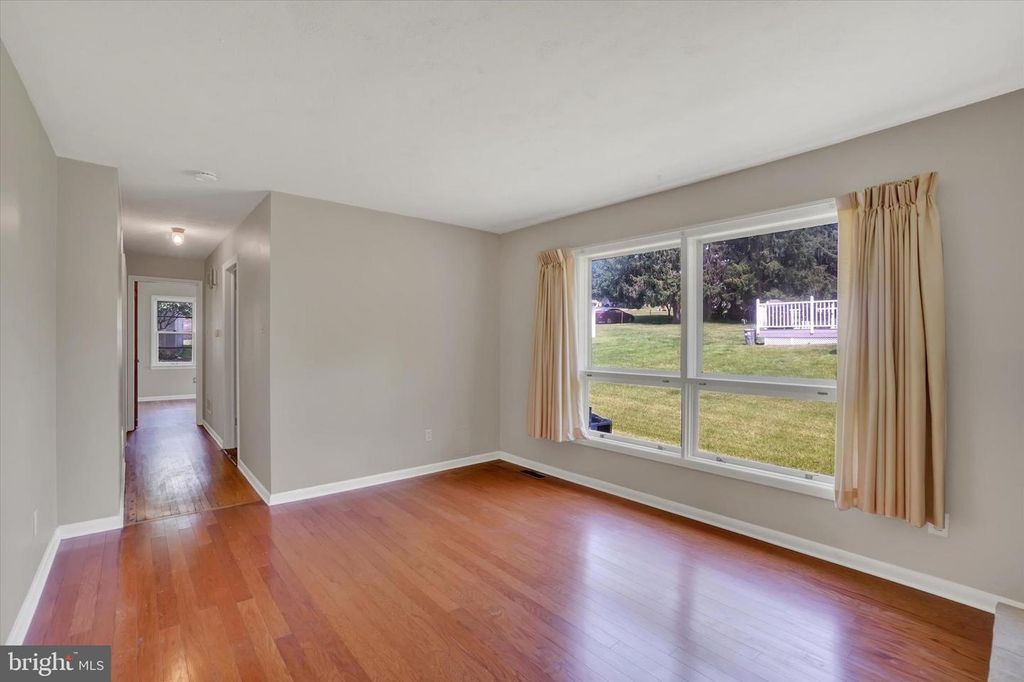 Image 6 of property listing at 1610 N EAST ST, York, PA 17406