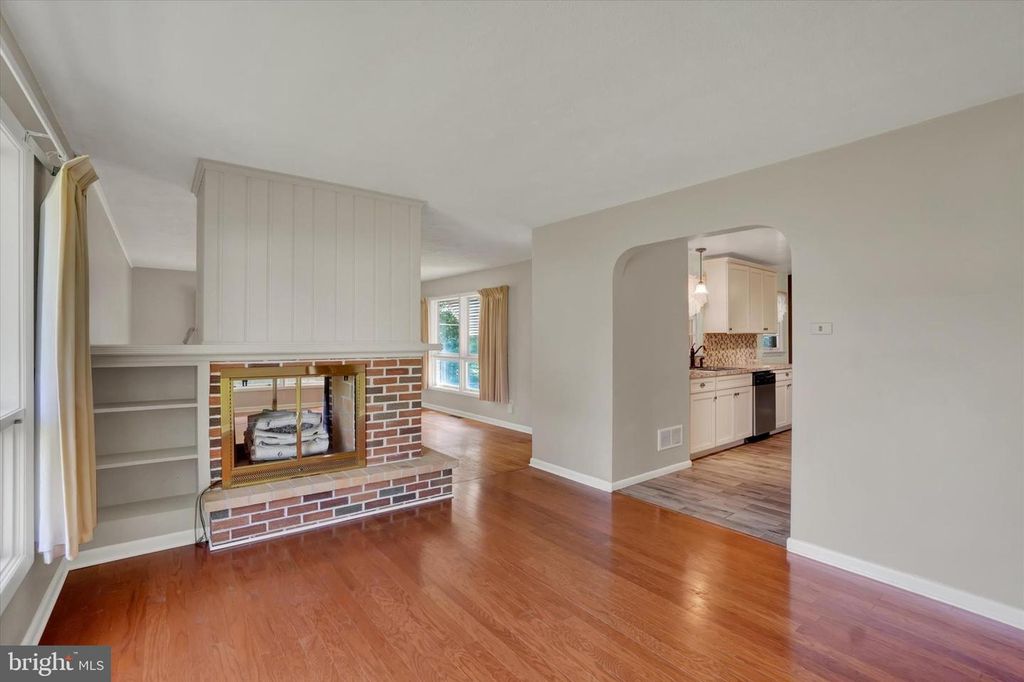 Image 7 of property listing at 1610 N EAST ST, York, PA 17406