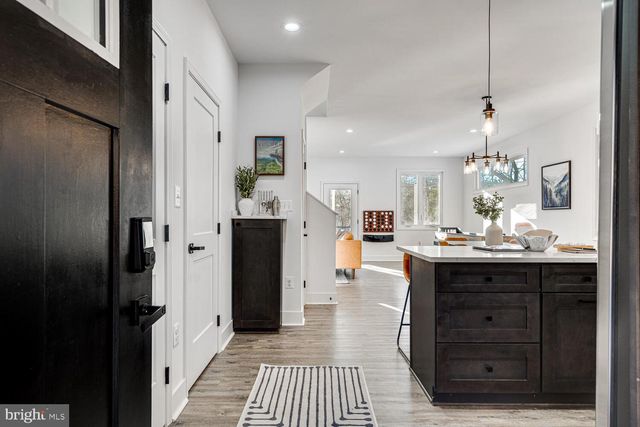 1355 GREENVIEW DR, Basye, VA 22810