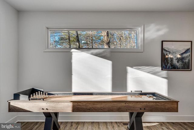 1355 GREENVIEW DR, Basye, VA 22810