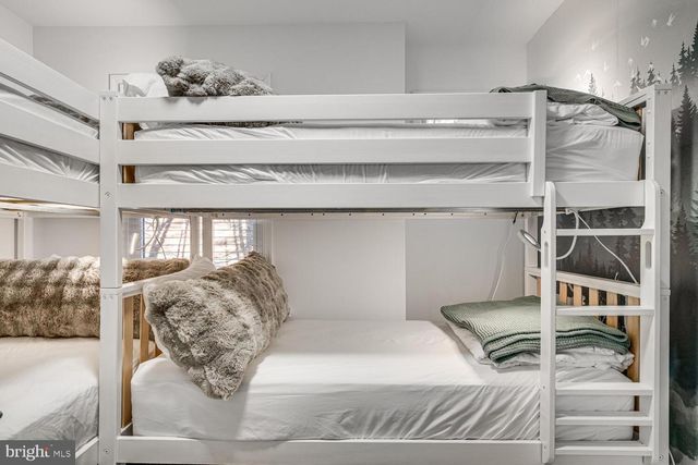 1355 GREENVIEW DR, Basye, VA 22810