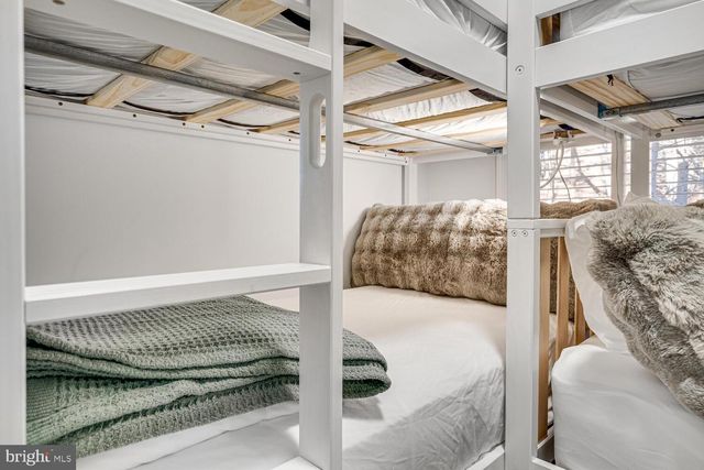 1355 GREENVIEW DR, Basye, VA 22810